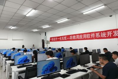 一技在手，一生無憂 信息工程系2024年職業(yè)教育活動(dòng)周系列活動(dòng)聚焦軟件開發(fā)與信息技術(shù)咨詢